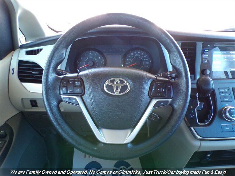 Used 2017 Toyota Sienna L FWD image 13