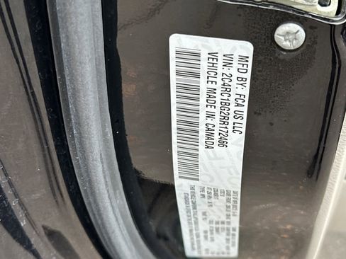 Used 2024 Chrysler Pacifica Touring-L image 29