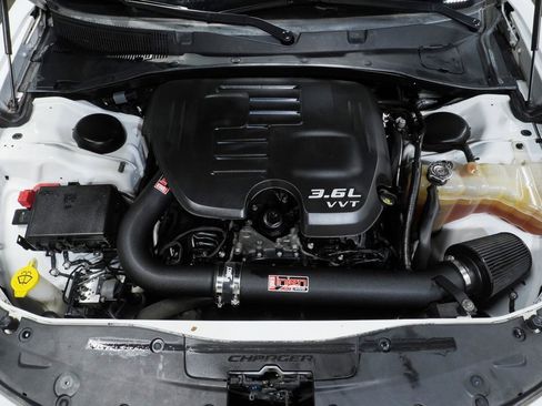 Used 2017 Dodge Charger SXT w/ Rallye Group image 9