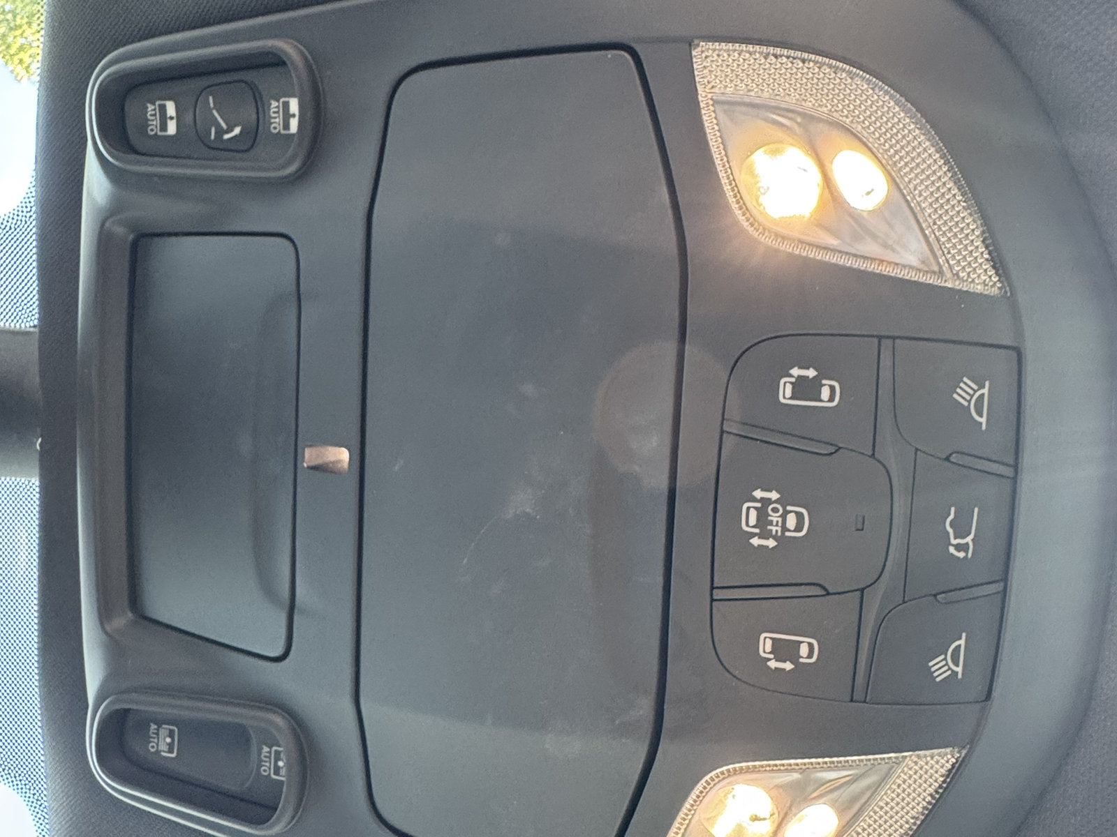 Used 2025 Chrysler Pacifica Limited FWD image 26