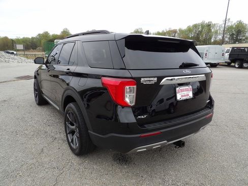 Used 2022 Ford Explorer XLT w/ Equipment Group 202A image 5