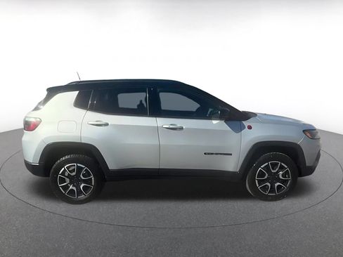 Used 2025 Jeep Compass Trailhawk AWD/4WD image 16