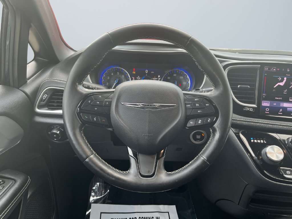 Used 2021 Chrysler Pacifica Touring w/ S Appearance Package FWD image 12