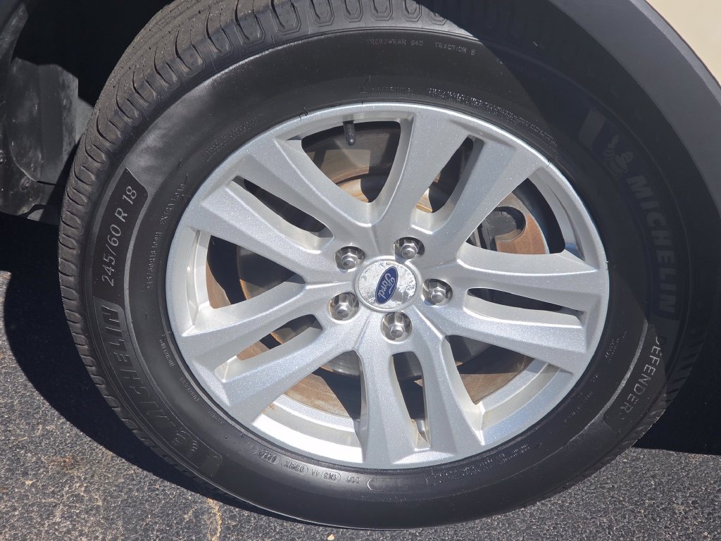 Used 2018 Ford Explorer XLT w/ Equipment Group 202A AWD/4WD image 18