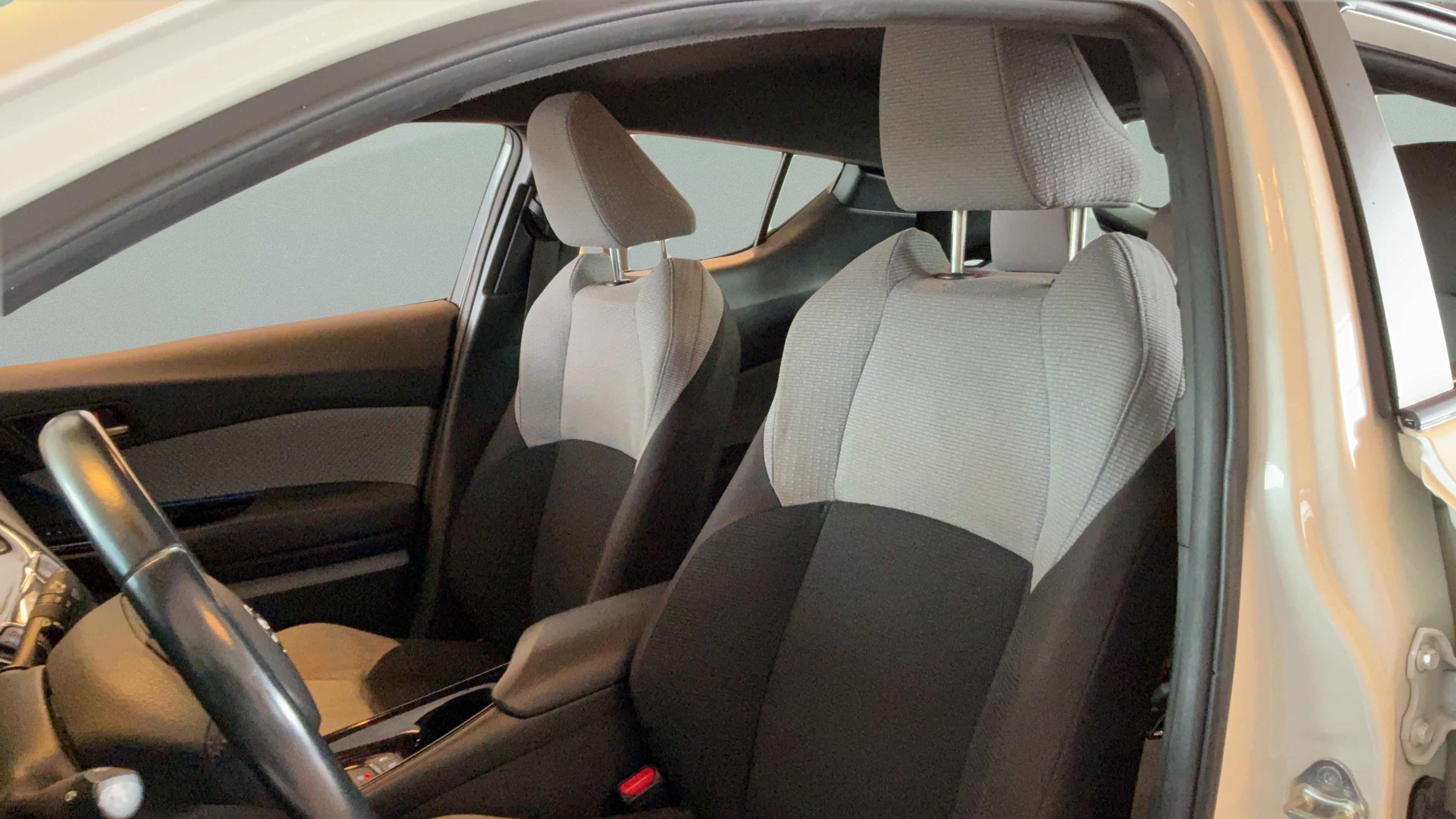 Used 2019 Toyota C-HR XLE FWD image 22