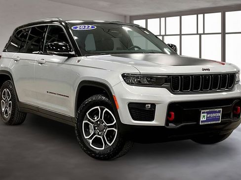 Used 2022 Jeep Grand Cherokee Trailhawk AWD/4WD image 3
