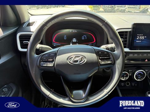 Used 2023 Hyundai Venue Limited FWD image 9
