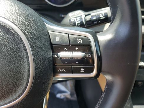 Used 2024 Kia Carnival EX FWD image 21