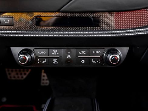 Used 2022 Ferrari F8 Tributo RWD image 30