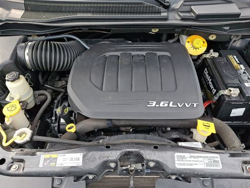 Used 2016 Dodge Grand Caravan SXT FWD image 26