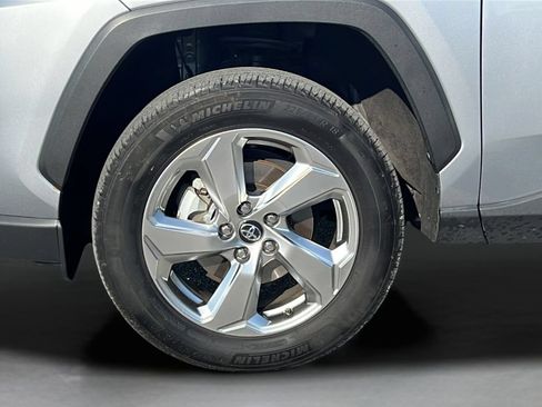 Used 2021 Toyota RAV4 XLE Premium AWD/4WD image 27
