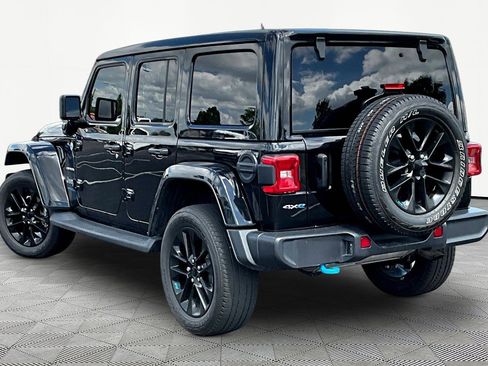 Used 2022 Jeep Wrangler Unlimited Sahara w/ Cold Weather Group AWD/4WD image 4