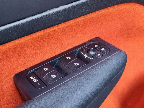 Used 2020 Volvo XC40 T5 R-Design w/ Protection Package Premier image 16