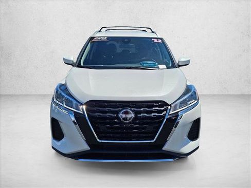 Used 2022 Nissan Kicks SV FWD image 2
