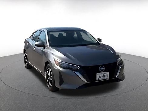 Used 2025 Nissan Sentra SV image 3