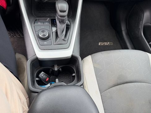 Used 2022 Toyota RAV4 XLE AWD/4WD image 19