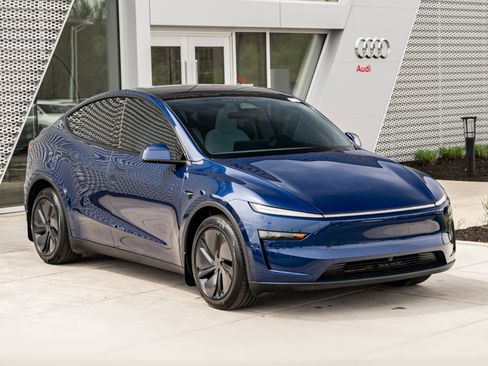 Used 2026 Tesla Model Y Long Range AWD/4WD image 2