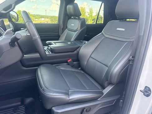 Used 2025 Ford Expedition Platinum w/ Stealth Appearance Package AWD/4WD image 10