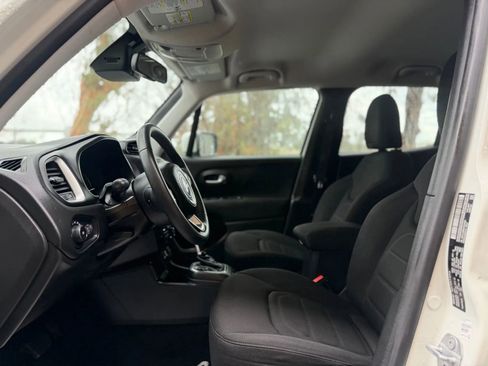 Used 2018 Jeep Renegade Latitude w/ UConnect 8.4 Nav Group image 8