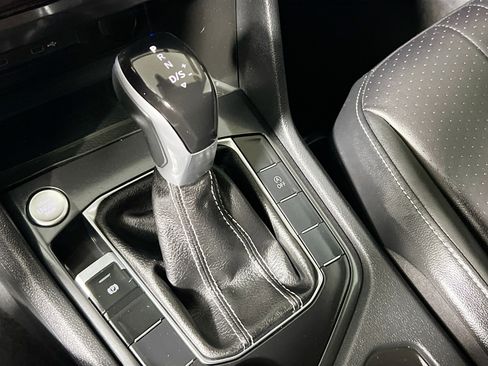 Used 2024 Volkswagen Tiguan SE image 25