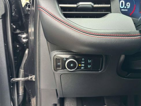 Used 2025 Ford Explorer ST-Line w/ ST-Line Street Pack image 21