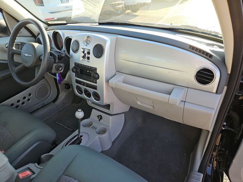 Used 2007 Chrysler PT Cruiser Base image 30