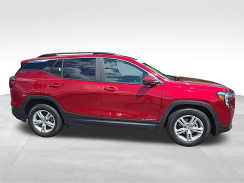 Used 2024 GMC Terrain SLE w/ Driver Convenience Package FWD image 14