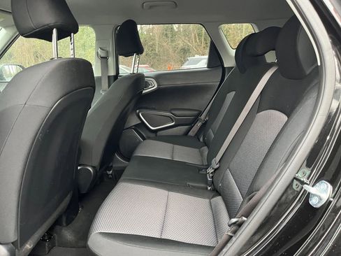 Used 2025 Kia Soul LX w/ LX Technology Package image 23