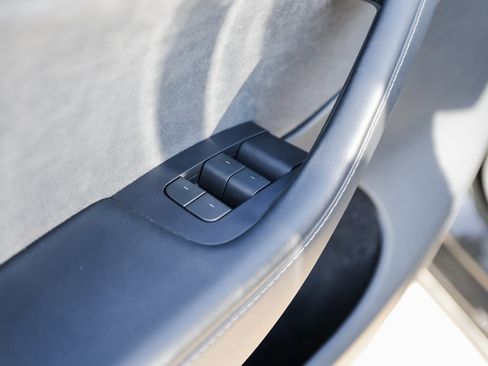 Used 2023 Tesla Model Y Performance image 21