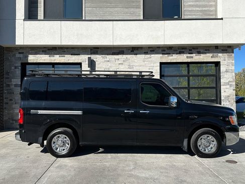 Used 2017 Nissan NV 3500 SL image 2