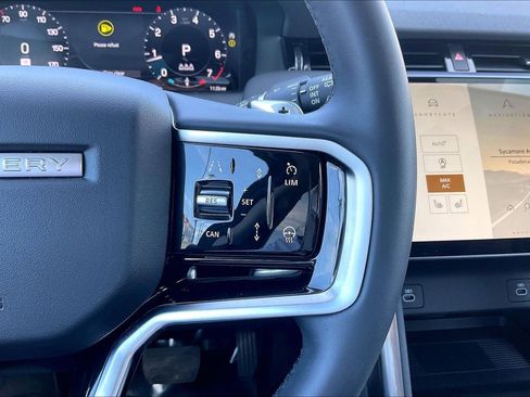 Used 2025 Land Rover Discovery Sport S image 23