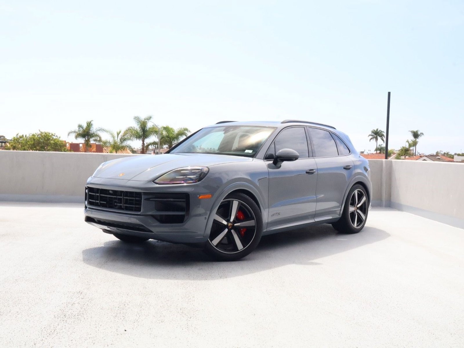 Certified 2025 Porsche Cayenne GTS AWD/4WD image 1