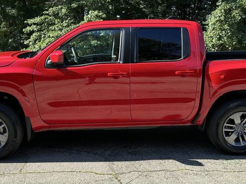 Used 2025 Nissan Frontier SV image 7