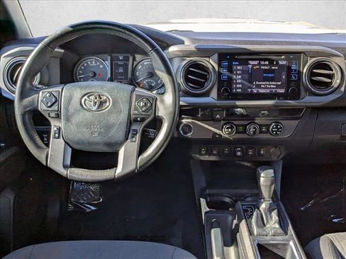 Used 2018 Toyota Tacoma TRD Sport image 17