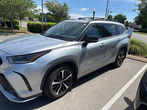 Used 2021 Toyota Highlander XSE AWD/4WD image 32