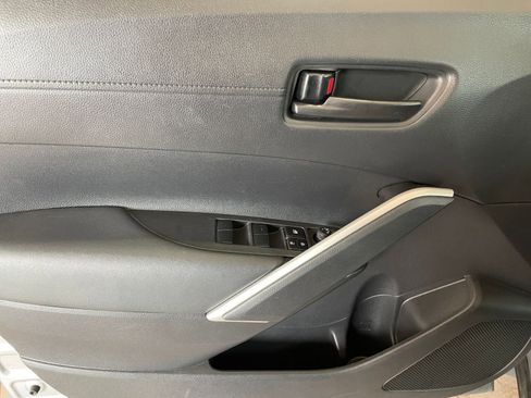 Used 2025 Toyota Corolla Cross LE image 20