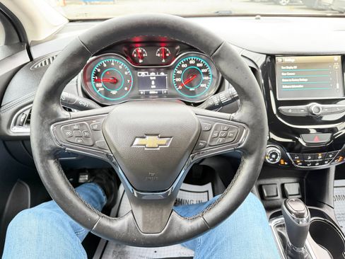 Used 2017 Chevrolet Cruze Premier image 60