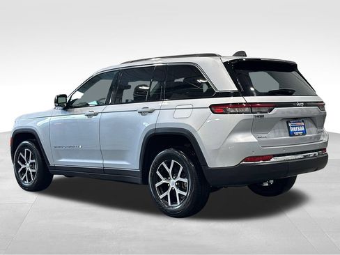 Used 2024 Jeep Grand Cherokee Limited AWD/4WD image 10