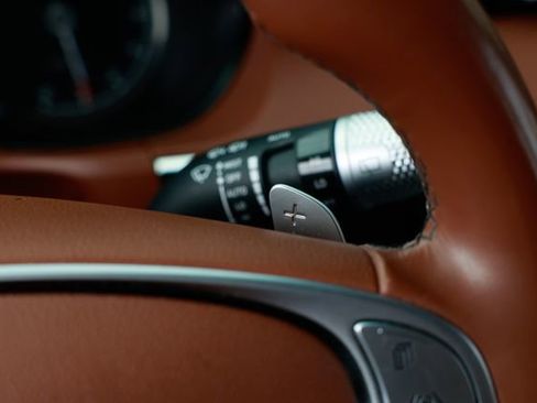 Used 2022 Genesis GV70 2.5T w/ Advanced Package image 32