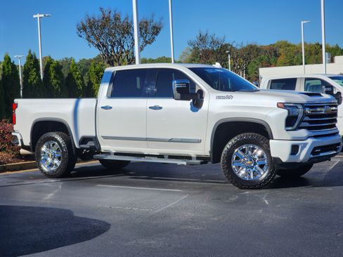 Used 2024 Chevrolet Silverado 3500 High Country w/ High Country Premium Package image 3