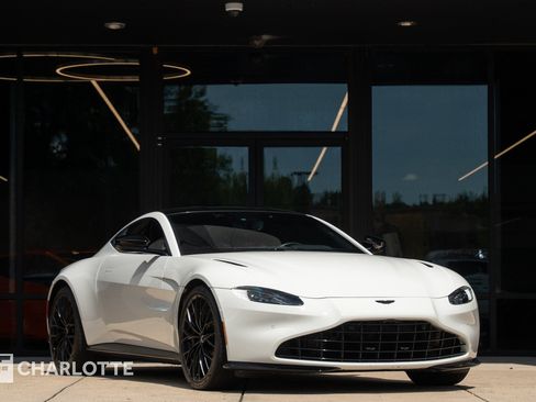 Used 2022 Aston Martin V8 Vantage Coupe RWD image 1