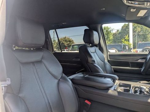 Used 2024 Jeep Wagoneer Series II w/ Flexible Seating Group AWD/4WD image 36