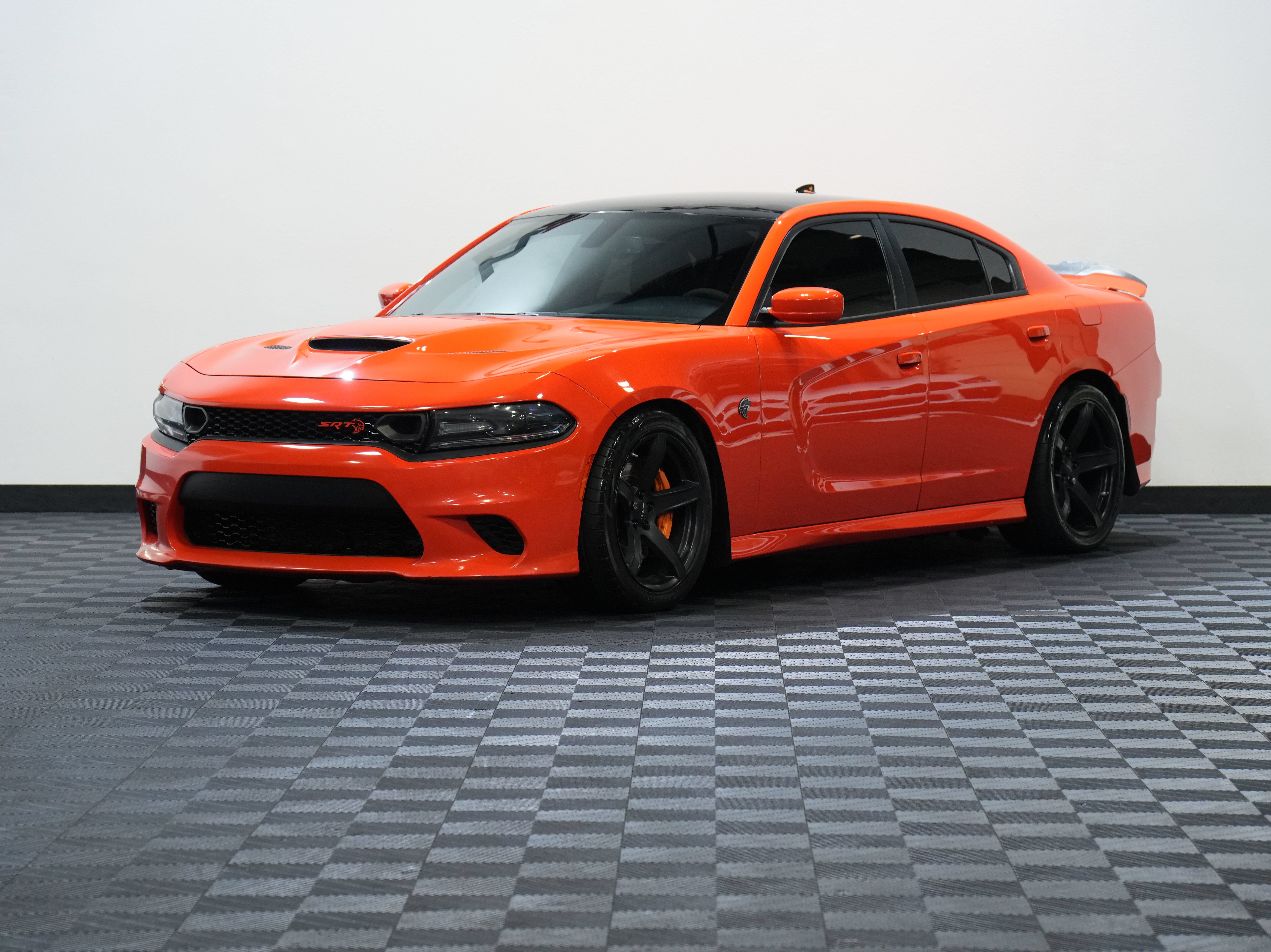 Used 2019 Dodge Charger SRT Hellcat w/ Navigation & Travel Group RWD image 3