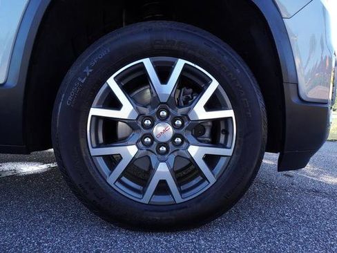 Used 2023 GMC Acadia SLE image 41