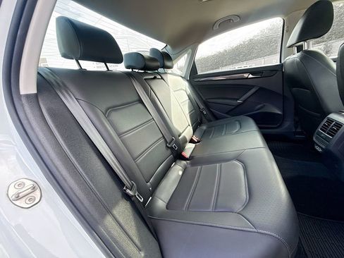 Used 2020 Volkswagen Passat 2.0T R-Line image 31