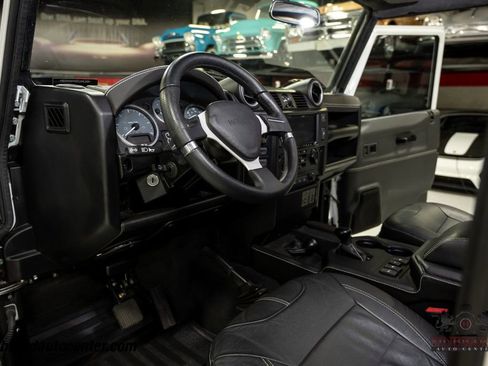 Used 1993 Land Rover Defender 110 image 17