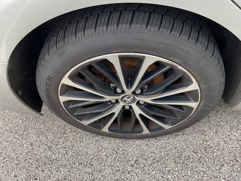 Used 2018 Toyota Camry SE image 10