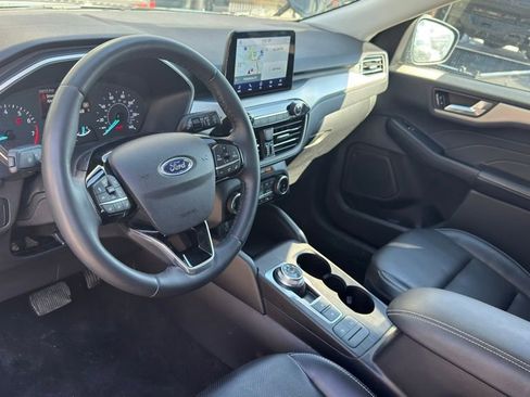Used 2022 Ford Escape SEL image 9