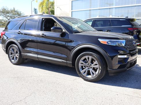 Used 2022 Ford Explorer XLT w/ Equipment Group 202A image 11