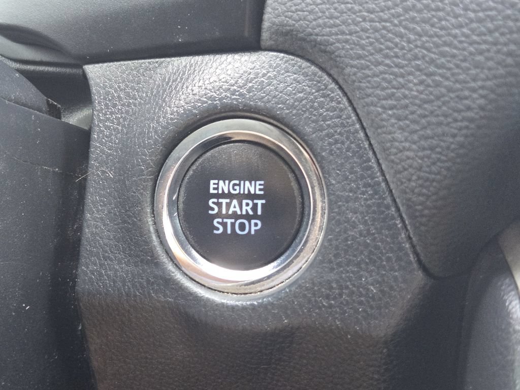 Used 2020 Toyota RAV4 XLE FWD image 22